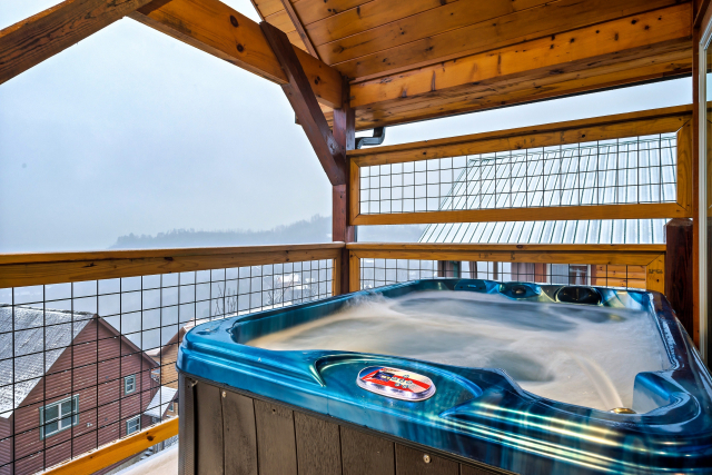 Hot Tub with View!