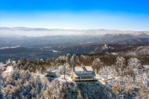 Cloud View Manor