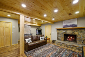 Bonus sleeping area with Queen sleeper sofa in the entertainment room!