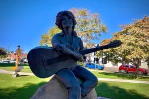 Dolly Parton Statue in Sevierville
