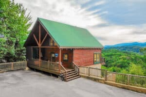 Pigeon Forge cabin with mountain view