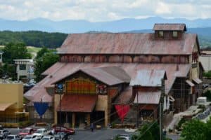 pirates voyage dinner and show in pigeon forge