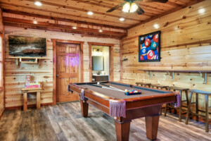 Recreation room with pool table