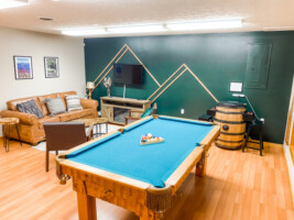  overlooking the living room. Futon on this level.