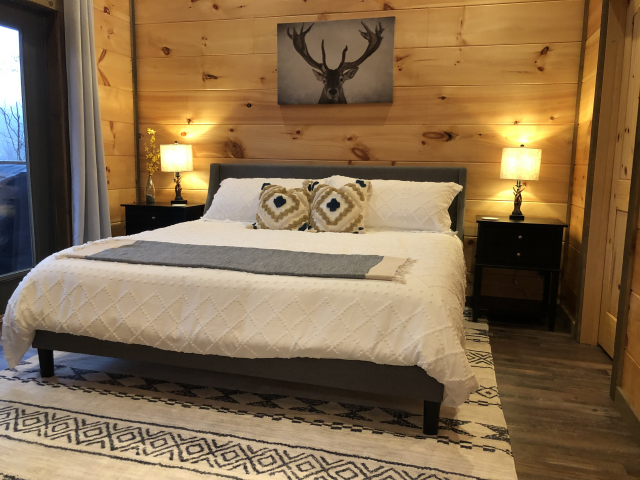 The Elk Room ~ king-size bed