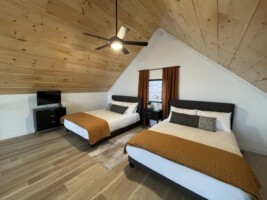 Loft with 2 Queen Beds