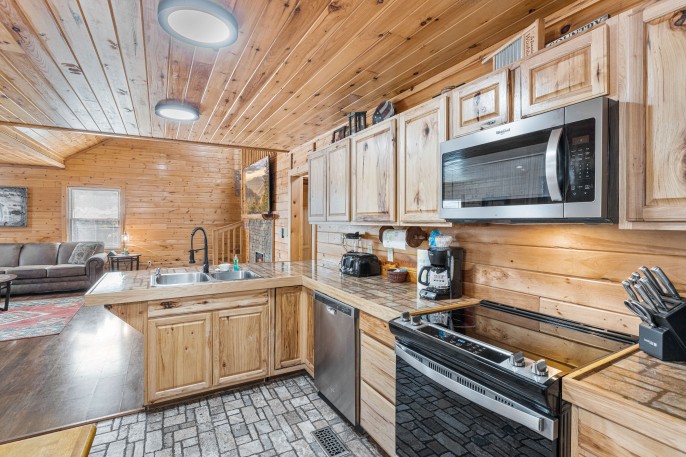 lower level deck w/ hot tub and propane grill