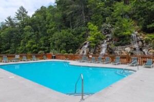 Outdoor Pool (Memorial Day- Labor Day)