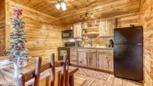 Kitchen & Dining Area