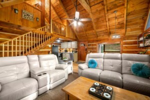 Private hot tub on the back deck for 3