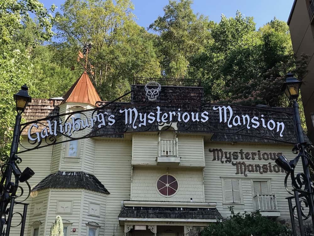 mysterious mansion haunted attraction in gatlinburg