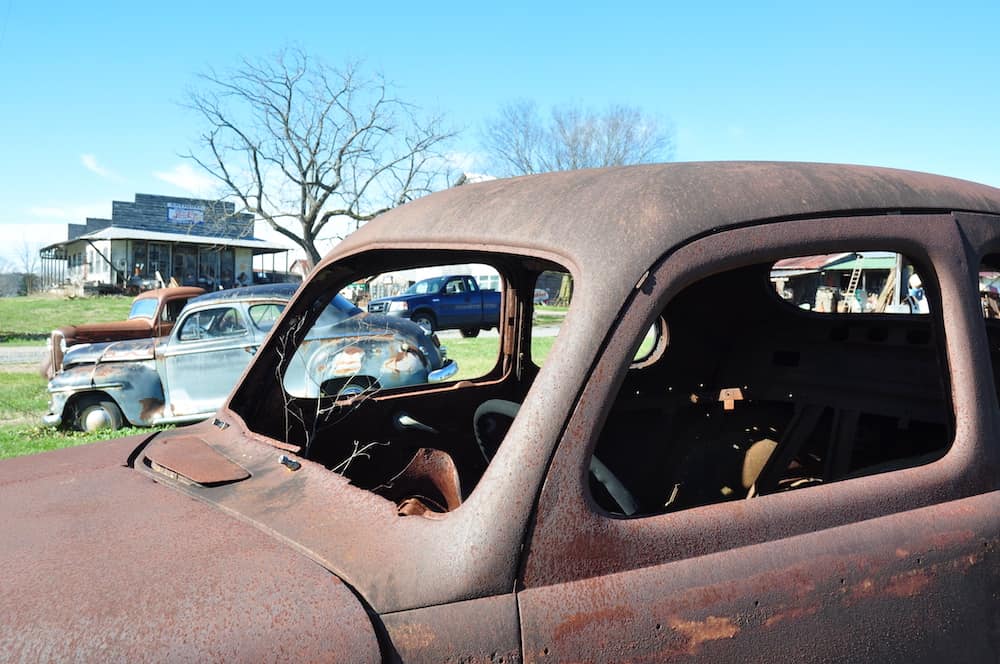 old cars at chip's antiques