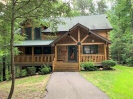 Log cabin with vaulted ceilings, open concept living room, dining room, kitchen located by Pigeon Forge TN