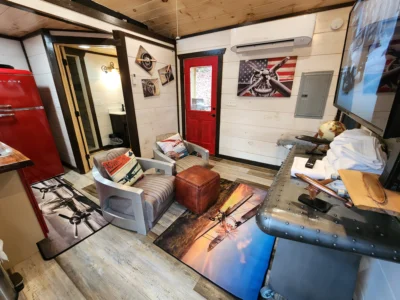 Cockpit Lounge #1406