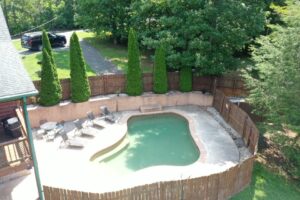 Outdoor heated pool (seasonal)