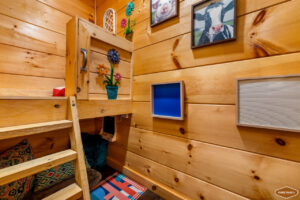 Whispering Pines Retreat By Ghosal Luxury Lodging