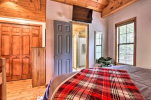 Cabin bedroom in loft